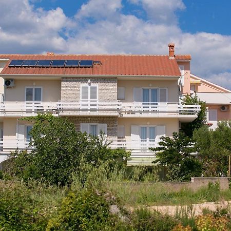 Bed and Breakfast F• R• I• E• N• D• S• Novalja Exterior foto