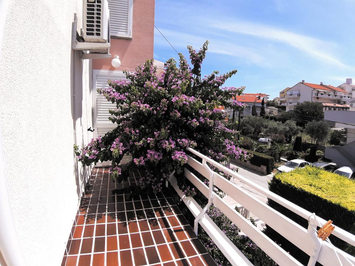 Bed and Breakfast F• R• I• E• N• D• S• Novalja Exterior foto