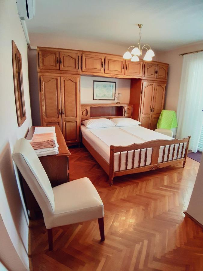 Bed and Breakfast F• R• I• E• N• D• S• Novalja Exterior foto