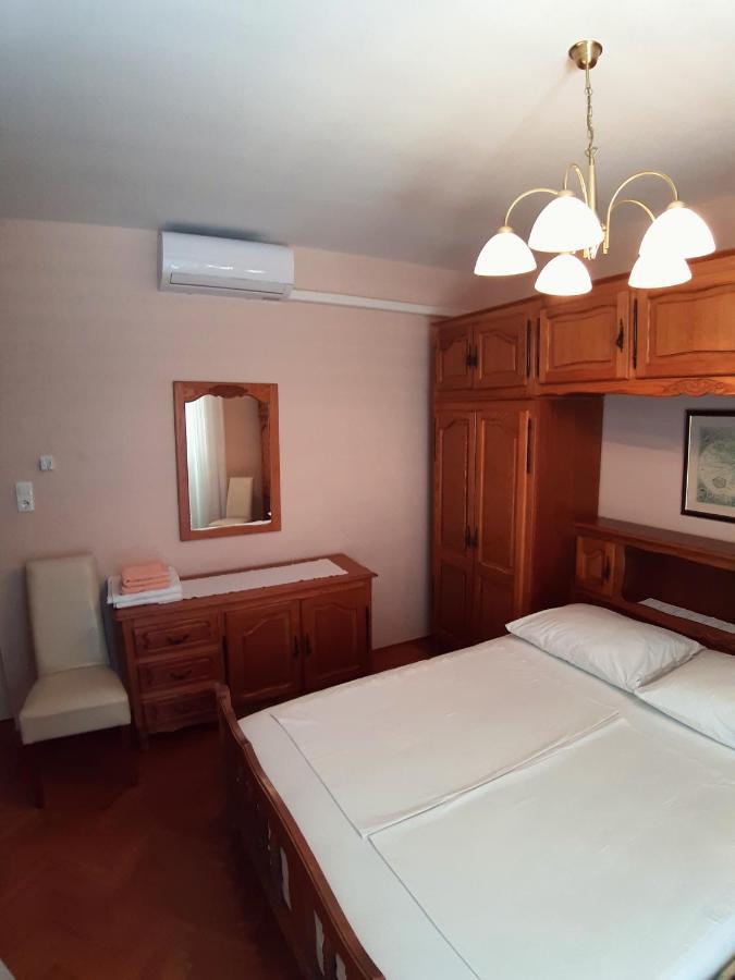 Bed and Breakfast F• R• I• E• N• D• S• Novalja Exterior foto